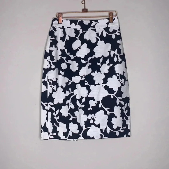Kate Spade Black & White Marit Graphic Floral Skirt Size 2 - Picture 2 of 9